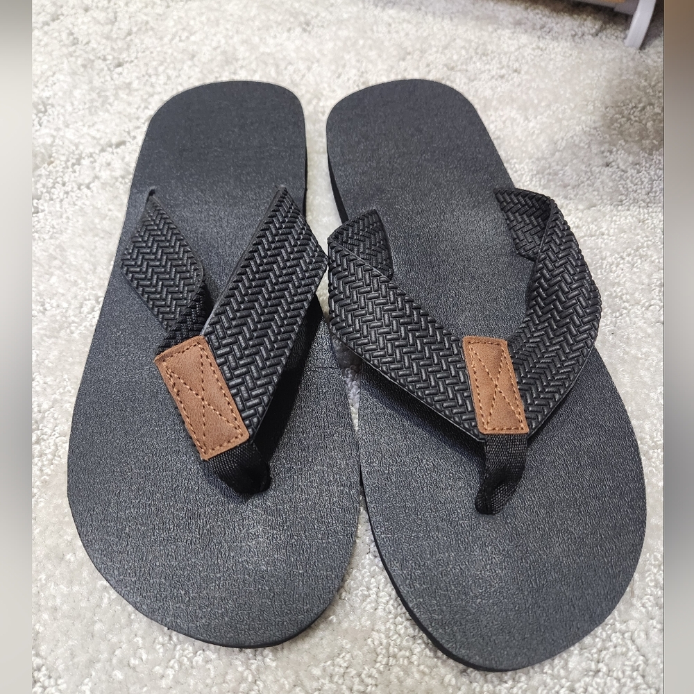 Men's Black Flip Flop Sandals with Brown Rubbet Strals